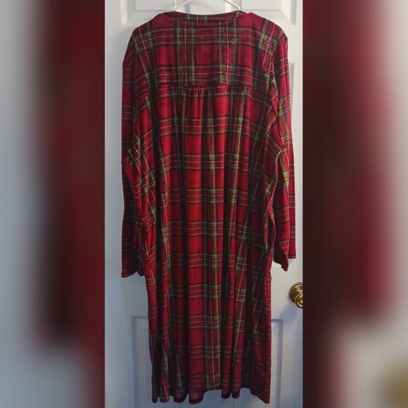Aria Collection 4X Red Plaid Ultra-Soft Nightgown With Pockets Christmas - Picture 2 of 5